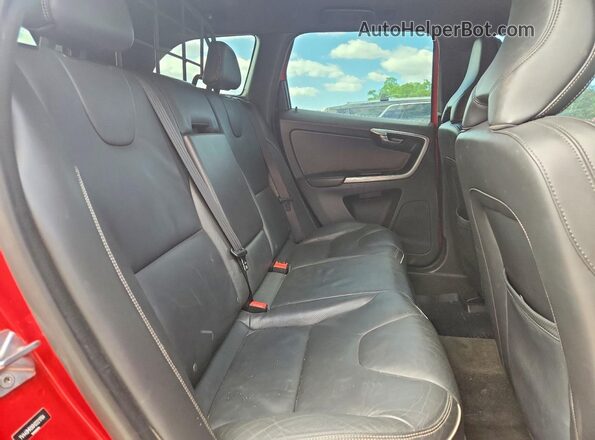 YV449MRS6H2221764 2017 VOLVO XC60 Red Widok wnętrza z tyłu