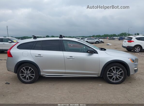 YV4612HM1G1007700 2016 VOLVO V60 CROSS COUNTRY Silver უკანა სალონის ხედი