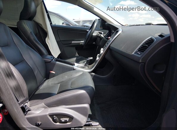 YV4612RKXG2837681 2016 VOLVO XC60 Черный Вид салона спереди