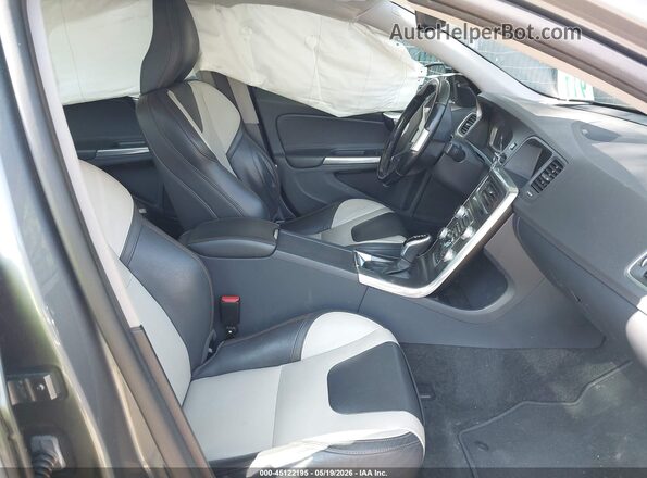 YV4612UM2G2001324 2016 VOLVO S60 CROSS COUNTRY Gray Vista interior delantera