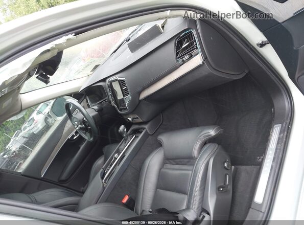 YV4A221L1N1857218 2022 VOLVO XC90 Champagne Вид салона спереди