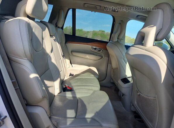 YV4A22PL1G1034542 2016 VOLVO XC90 White Widok wnętrza z tyłu