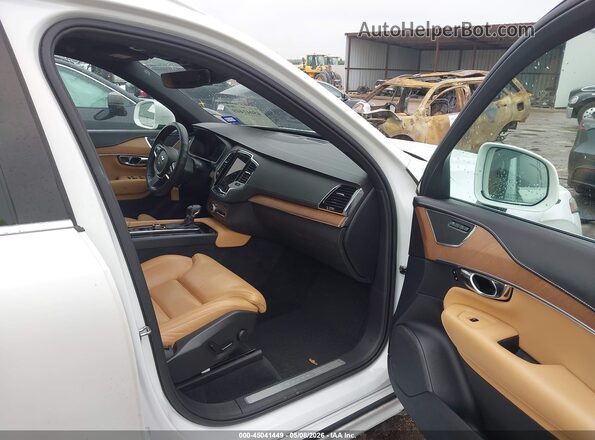 YV4A22PL1H1125943 2017 VOLVO XC90 White Вид салону спереду