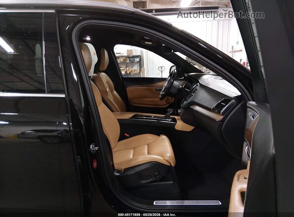 YV4A22PL2H1172687 2017 VOLVO XC90 Black Front interior view