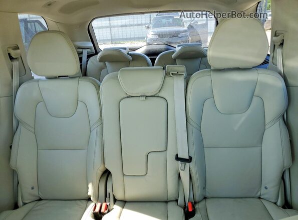 YV4A22PL5N1798407 2022 VOLVO XC90 Blue Vista de los asientos traseros