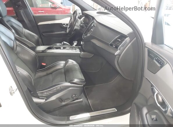 YV4A22PM6K1514979 2019 VOLVO XC90 White წინა სალონის ხედი
