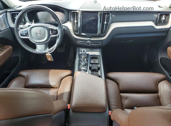 YV4BR0DL3J1010159 2018 VOLVO XC60 White Vista del salpicadero