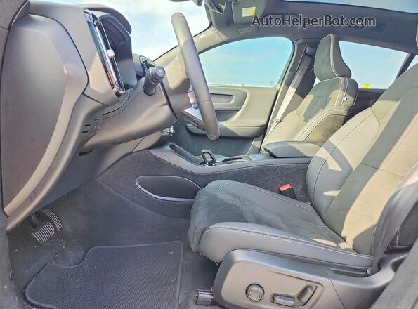YV4ED3GL1P2040353 2023 VOLVO C40 Silver Vista interior delantera
