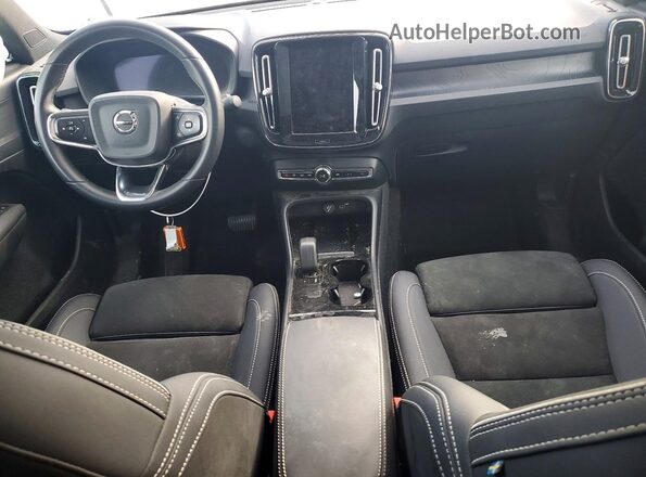 YV4ED3GL6P2065782 2023 VOLVO C40 White Vista del salpicadero