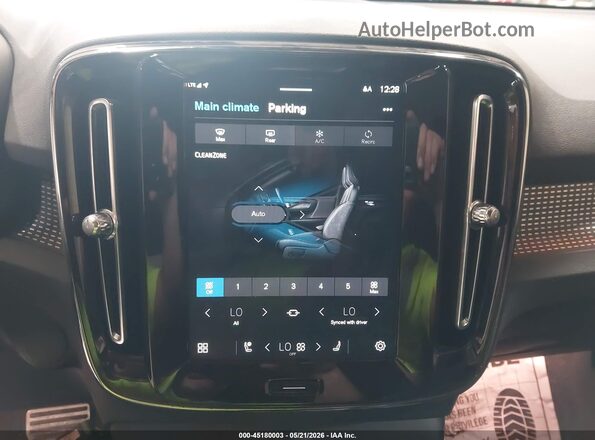 YV4ED3UB7N2700341 2022 VOLVO XC40 RECHARGE PURE ELECTRIC White 