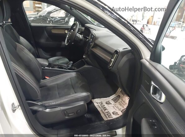 YV4ED3UB7N2700341 2022 VOLVO XC40 RECHARGE PURE ELECTRIC White Вид салону спереду