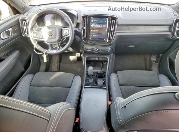 YV4ED3UM7P2955284 2023 VOLVO XC40 White Vista del salpicadero