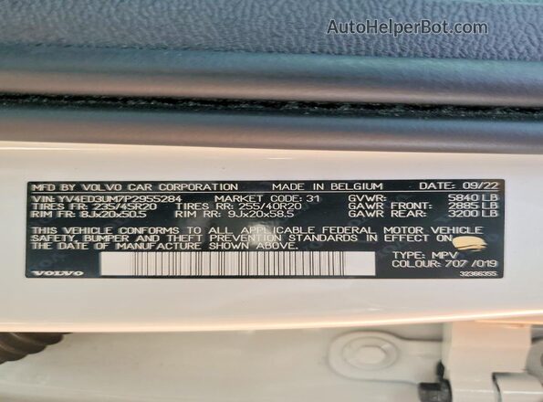 YV4ED3UM7P2955284 2023 VOLVO XC40 White Vista de la etiqueta del VIN