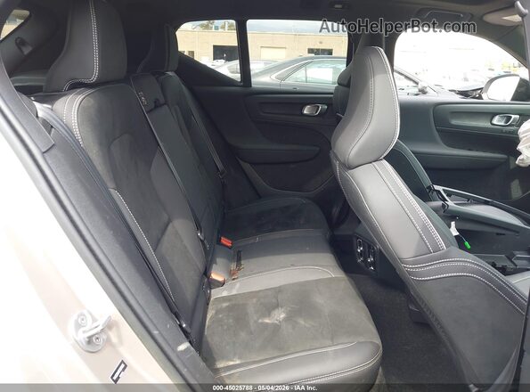 YV4ED3UM8P2070625 2023 VOLVO XC40 RECHARGE PURE ELECTRIC Коричневый Вид наклейки с VIN-кодом