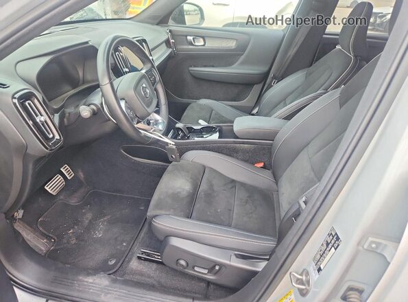 YV4ED3UR5N2762365 2022 VOLVO XC40 Gray Вид салону спереду