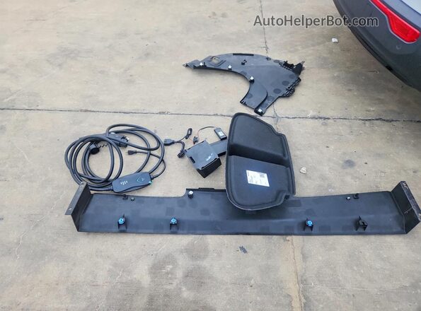 YV4ED3UR5N2762365 2022 VOLVO XC40 Gray Вид наклейки з VIN-кодом