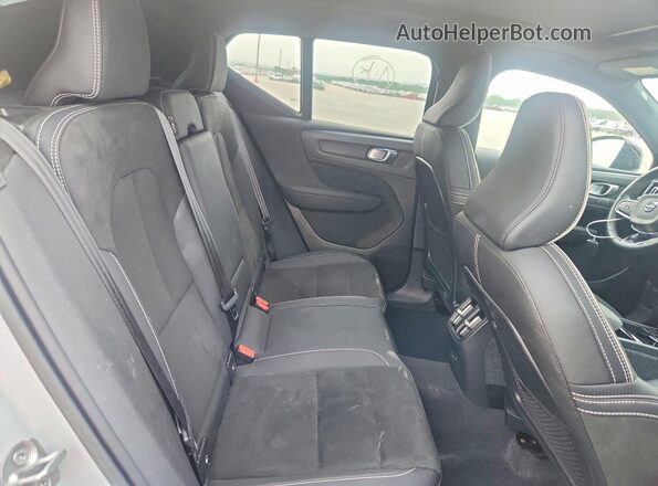 YV4ED3UR5N2762365 2022 VOLVO XC40 Gray Вид задньої частини салону