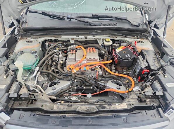 YV4ED3UR5N2762365 2022 VOLVO XC40 Gray Вид підкапотного простору