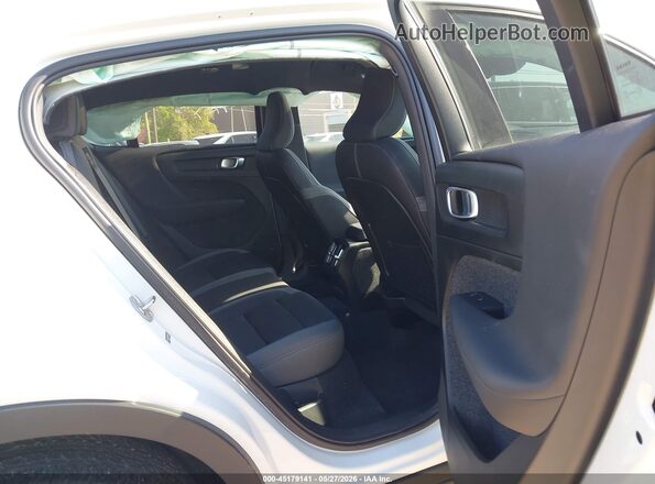 YV4ER3GK8R2097824 2024 VOLVO C40 RECHARGE PURE ELECTRIC White Widok naklejki z numerem VIN