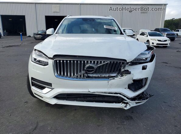 YV4H60CZ8N1832194 2022 VOLVO XC90 White Widok z przodu