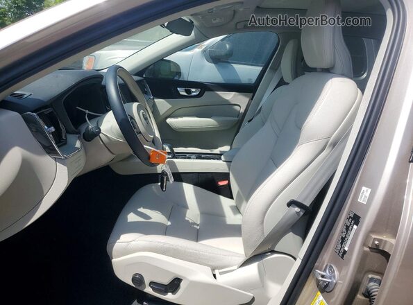 YV4H60DL6R1782587 2024 VOLVO XC60 Gold Widok wnętrza z przodu