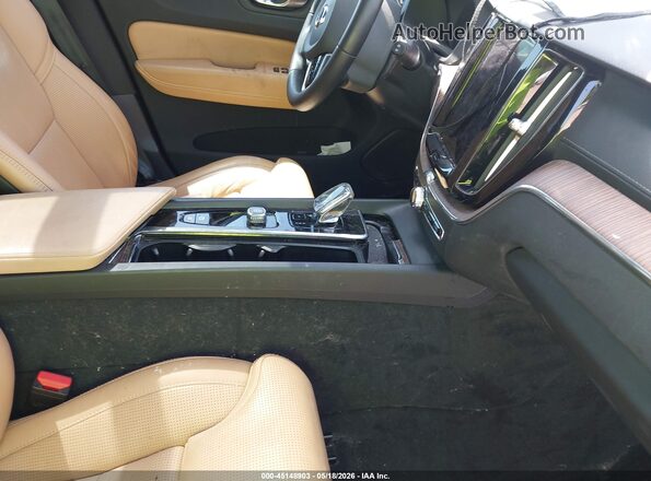YV4H60DX2P1210271 2023 VOLVO XC60 RECHARGE PLUG-IN HYBRID White Widok wnętrza z przodu