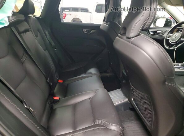 YV4H60RM1T1414987 2026 VOLVO XC60 Black Vista interior trasera