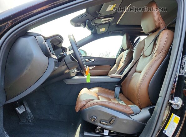YV4H60RM4S1101995 2025 VOLVO XC60 Black Widok wnętrza z przodu