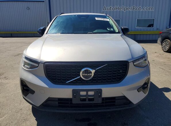 YV4K92HM5P2054262 2023 VOLVO XC40 Серебряный Вид спереди