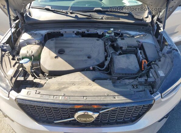 YV4K92HM5P2054262 2023 VOLVO XC40 Серебряный Вид подкапотного пространства