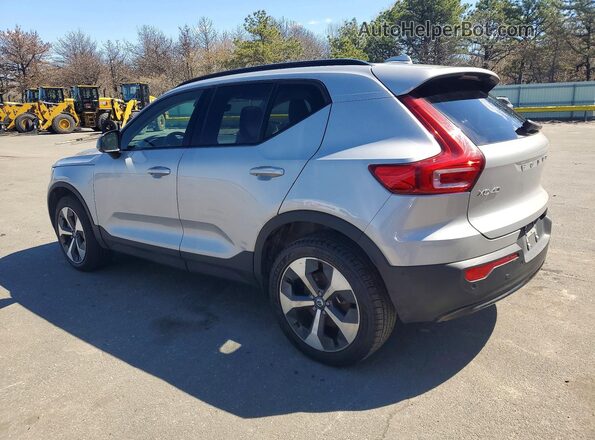 YV4K92HM5P2054262 2023 VOLVO XC40 Серебряный Задняя левая четверть