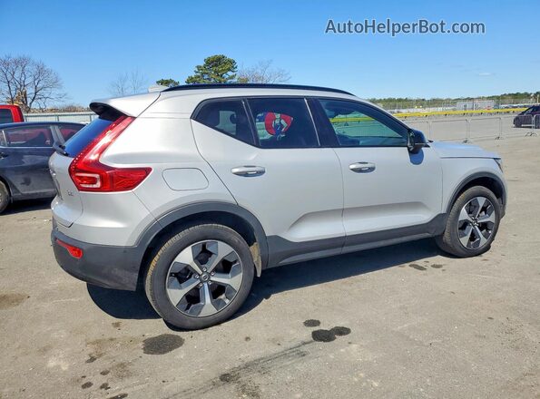 YV4K92HM5P2054262 2023 VOLVO XC40 Серебряный Задняя правая четверть