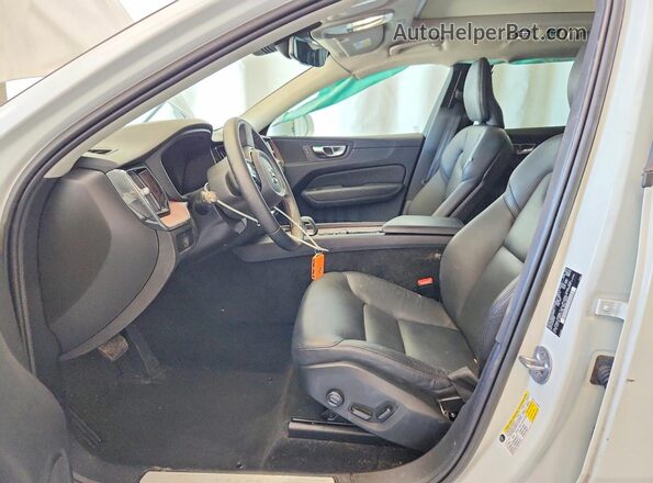 YV4L12RE3P1265923 2023 VOLVO XC60 White 