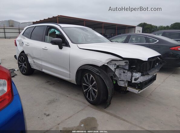 YV4L12RL4R1712020 2024 VOLVO XC60 White Вид задньої частини салону