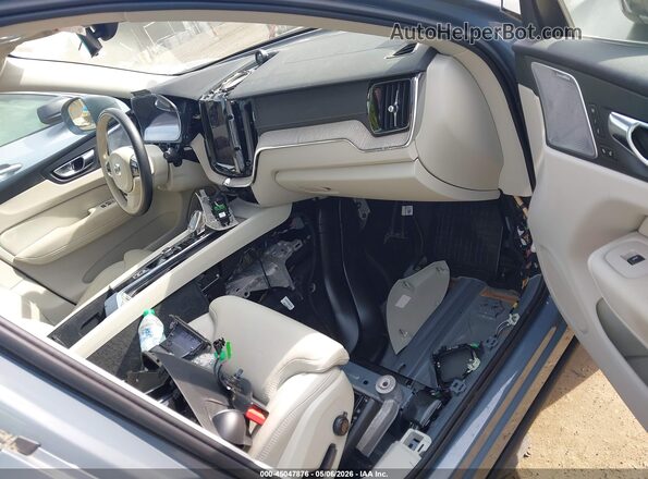 YV4L12RL7N1925182 2022 VOLVO XC60 Gray Front interior view