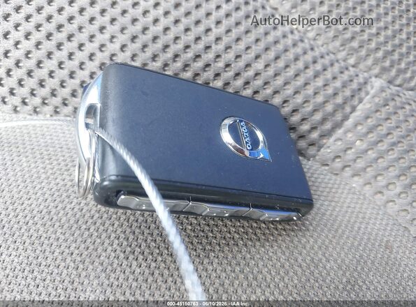 YV4L12UC4S2479330 2025 VOLVO XC40 Silver Dashboard view