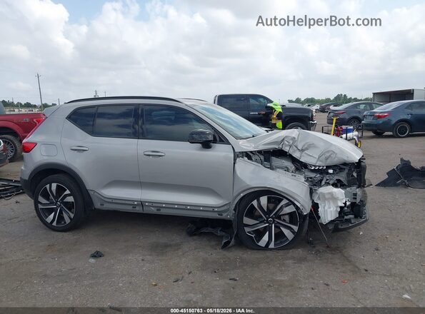 YV4L12UC4S2479330 2025 VOLVO XC40 Silver 360 interior view