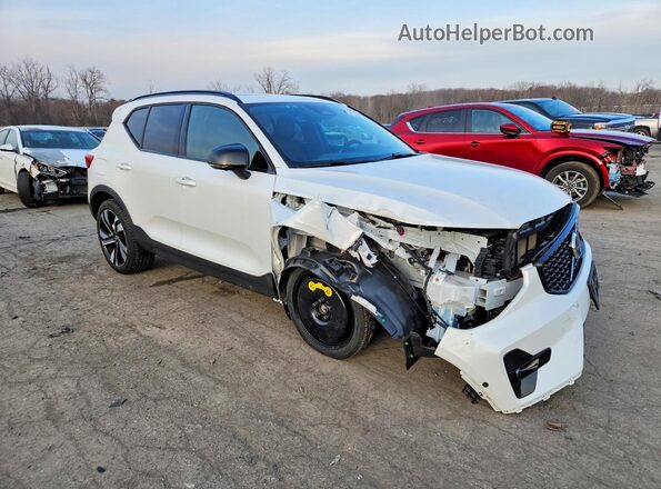 YV4L12UC5S2458650 2025 VOLVO XC40 White წინა მარჯვენა