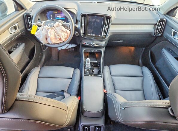 YV4L12UC5S2458650 2025 VOLVO XC40 White წინა პანელის ხედი