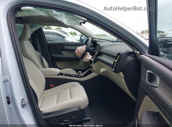 YV4L12UE6S2552196 2025 VOLVO XC40 Blue Вид салону спереду