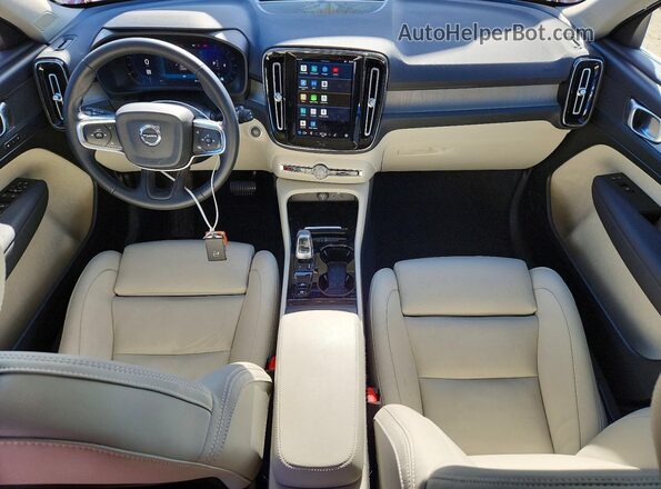 YV4L12UEXR2316791 2024 VOLVO XC40 Red Առջևի վահանակի տեսք