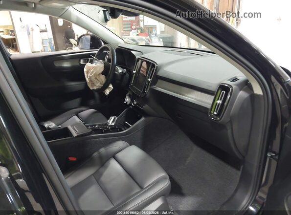 YV4L12UEXS2513465 2025 VOLVO XC40 Черный Вид салона спереди