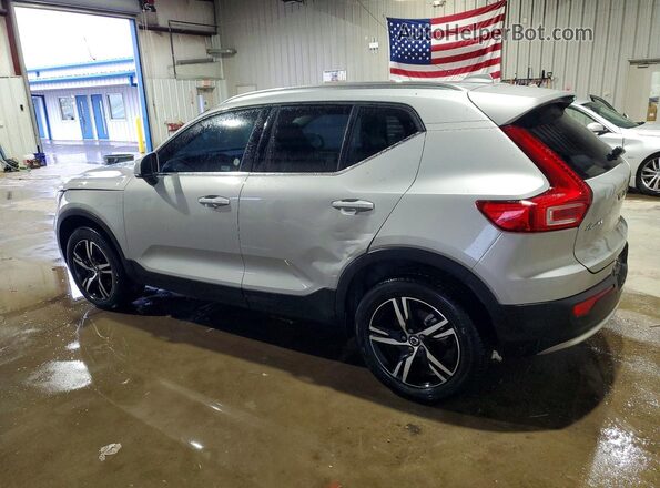 YV4L12UJ0S2565863 2025 VOLVO XC40 Серебряный Задняя левая четверть
