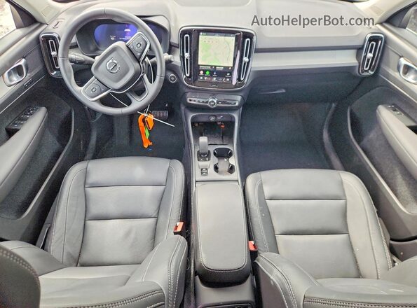 YV4L12UJ1S2570263 2025 VOLVO XC40 Green 