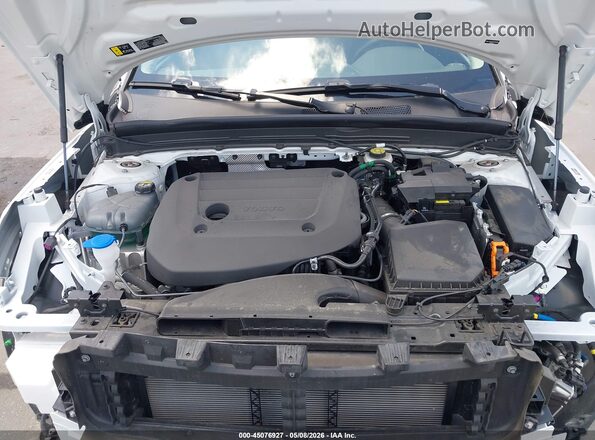 YV4L12UJ6S2582568 2025 VOLVO XC40 White Հետևի տեսք