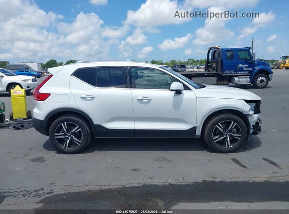 YV4L12UJ6S2582568 2025 VOLVO XC40 White Սալոնի 360 աստիճան տեսք
