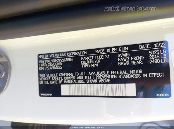 YV4L12UK1P2967889 2023 VOLVO XC40 White 
