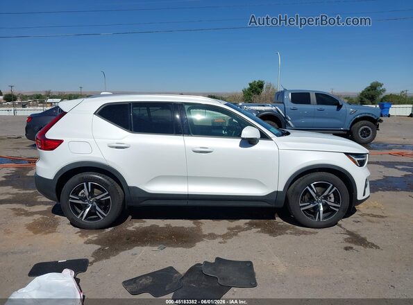 YV4L12UK1P2967889 2023 VOLVO XC40 White 