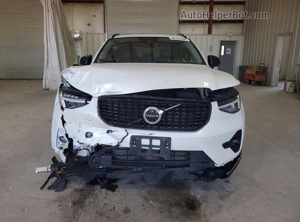 YV4L12UL0P2944239 2023 VOLVO XC40 White Widok z przodu