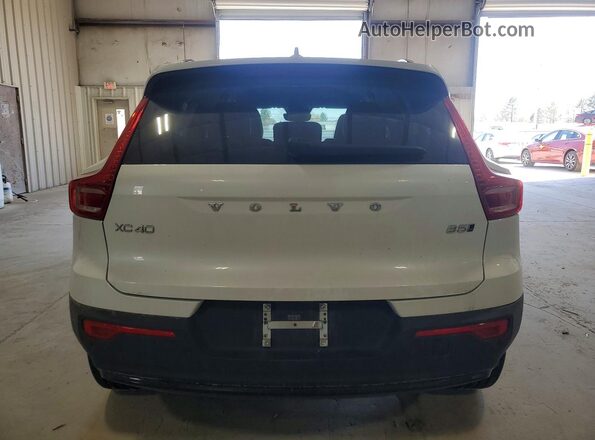 YV4L12UL0P2944239 2023 VOLVO XC40 White Widok z tyłu